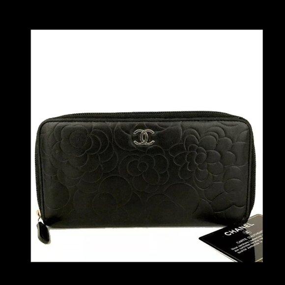 AUTHENTIC CHANEL BLACK CAMELLIA CC LOGO LAMBSKIN ZIP AROUND LONG WALLET - Picture 1 of 7